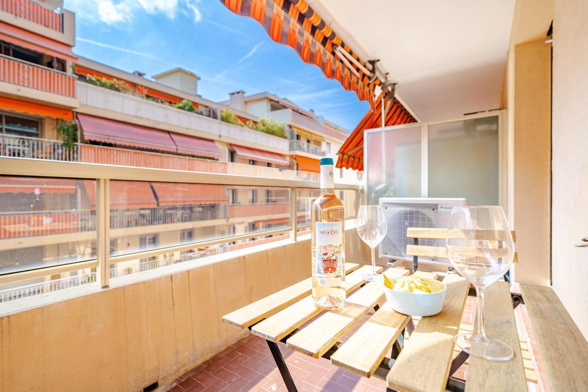 Near Old Town And Apartment Fully Renovated Ницца Экстерьер фото